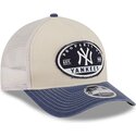 czapka-trucker-bezowa-i-granatowa-9forty-m-crown-a-frame-fray-new-york-yankees-mlb-new-era