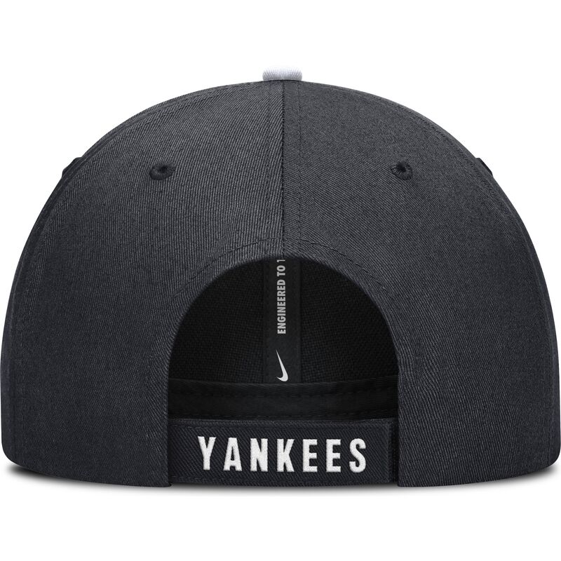 granatowa-zakrzywiona-czapka-regulowana-dla-chlopca-dri-fit-club-structured-new-york-yankees-mlb-od-nike