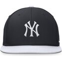 granatowo-biala-plaska-czapka-snapback-dla-chlopca-dri-fit-pro-structured-square-bill-new-york-yankees-mlb-nike