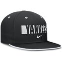 czarna-dopasowana-czapka-z-plaskim-daszkiem-primetime-dri-fit-true-structured-round-bill-new-york-yankees-mlb-nike