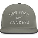 czapka-plaska-zielona-snapback-dri-fit-pro-structured-square-bill-new-york-yankees-mlb-nike