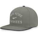 czapka-plaska-zielona-snapback-dri-fit-pro-structured-square-bill-new-york-yankees-mlb-nike