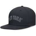 granatowa-dopasowana-czapka-z-plaskim-daszkiem-dri-fit-true-structured-round-bill-new-york-yankees-mlb-od-nike
