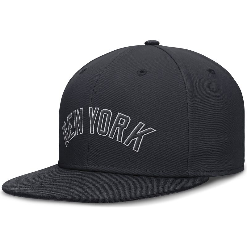 granatowa-dopasowana-czapka-z-plaskim-daszkiem-dri-fit-true-structured-round-bill-new-york-yankees-mlb-od-nike