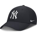 granatowa-zakrzywiona-czapka-z-regulacja-club-structured-uv-poly-ripstop-new-york-yankees-mlb-od-nike