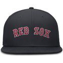 granatowa-dopasowana-czapka-z-plaskim-daszkiem-dri-fit-true-structured-round-bill-boston-red-sox-mlb-nike