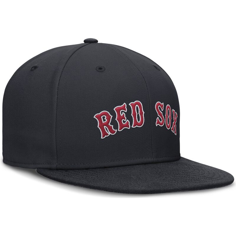 granatowa-dopasowana-czapka-z-plaskim-daszkiem-dri-fit-true-structured-round-bill-boston-red-sox-mlb-nike granatowa-dopasowana-czapka-z-plaskim-daszkiem-dri-fit-true-structured-round-bill-boston-red-sox-mlb-nike