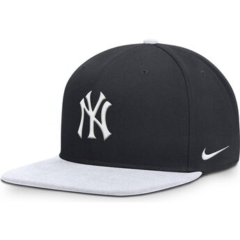 Granatowo-biała płaska czapka snapback Dri-Fit Pro Structured Square Bill New York Yankees MLB od Nike