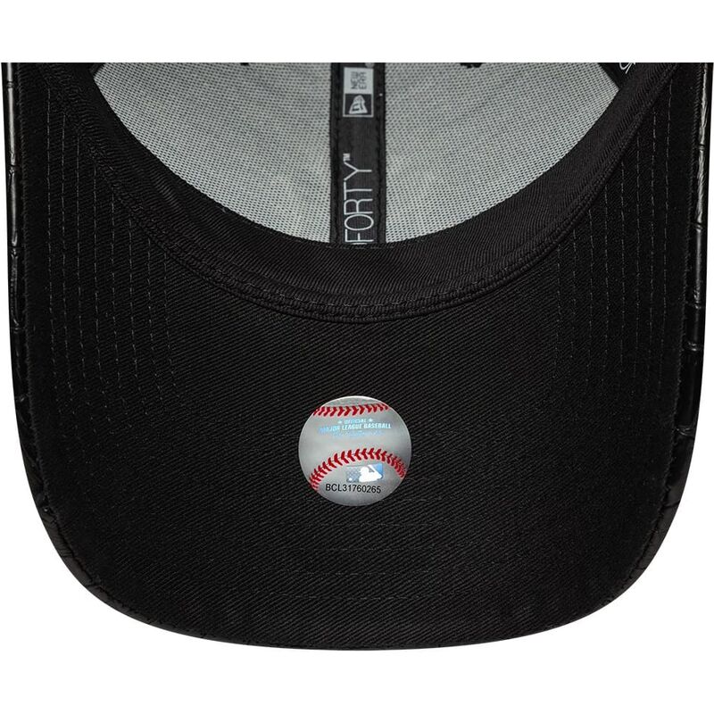 czapki-zakrzywiona-czarny-tasma-regulowana-9forty-pu-pattern-new-york-yankees-mlb-new-era czapki-zakrzywiona-czarny-tasma-regulowana-9forty-pu-pattern-new-york-yankees-mlb-new-era