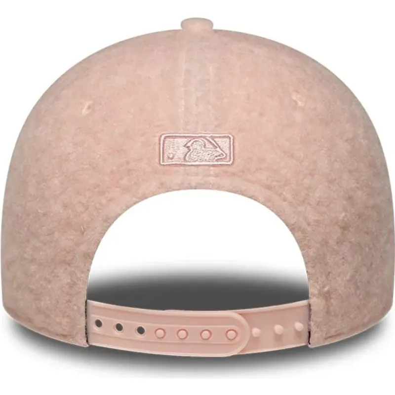 czapki-zakrzywiona-roz-snapback-9forty-m-crown-winter-borg-new-york-yankees-mlb-new-era