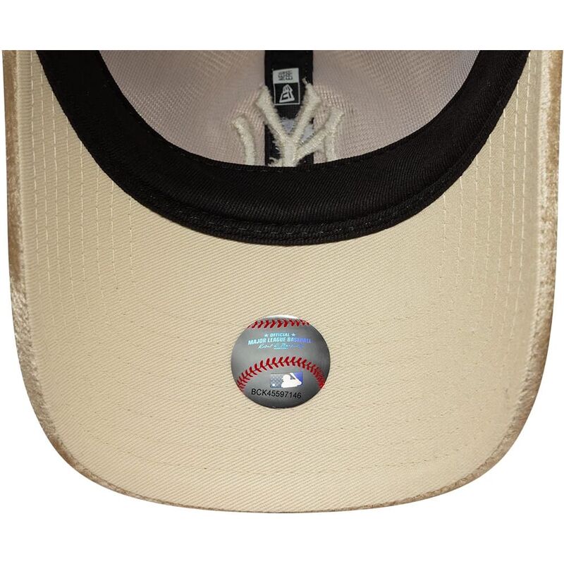 czapki-zakrzywiona-bezowy-tasma-regulowana-9twenty-velour-new-york-yankees-mlb-new-era czapki-zakrzywiona-bezowy-tasma-regulowana-9twenty-velour-new-york-yankees-mlb-new-era