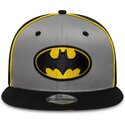 czapki-plaska-szary-snapback-dla-dziecka-9fifty-piping-batman-dc-comics-new-era