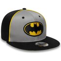 czapki-plaska-szary-snapback-dla-dziecka-9fifty-piping-batman-dc-comics-new-era