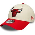 czapki-zakrzywiona-bezowy-tasma-regulowana-9forty-colour-block-chicago-bulls-nba-new-era