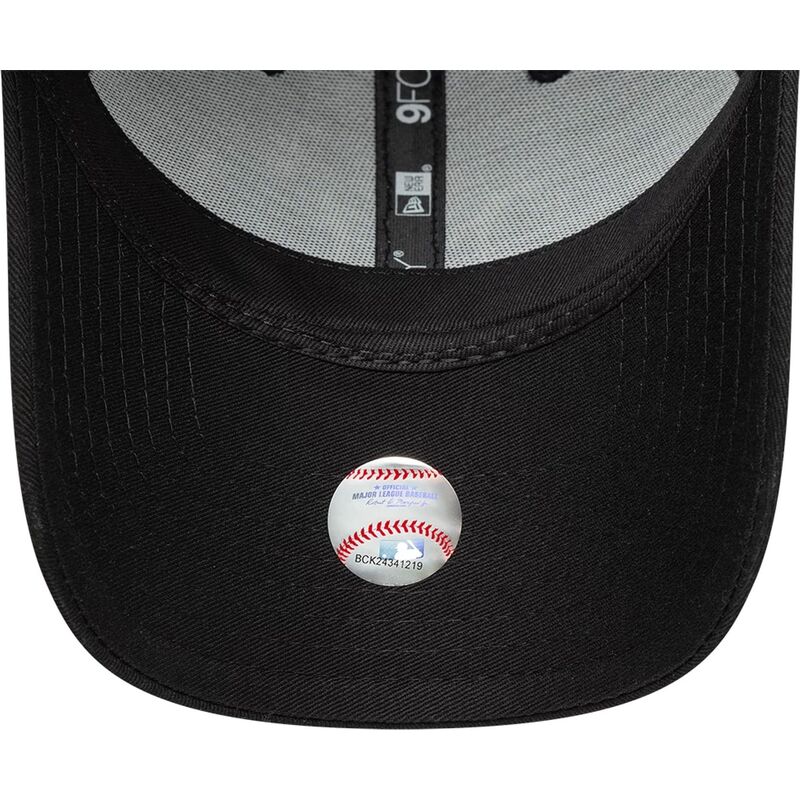 czapki-zakrzywiona-czarny-tasma-regulowana-9forty-faux-pony-infill-new-york-yankees-mlb-new-era czapki-zakrzywiona-czarny-tasma-regulowana-9forty-faux-pony-infill-new-york-yankees-mlb-new-era
