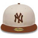 czapki-plaska-brazowy-dopasowany-59fifty-league-essential-new-york-yankees-mlb-new-era