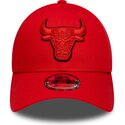 czapki-zakrzywiona-czerwony-tasma-regulowana-9forty-outline-chicago-bulls-nba-new-era
