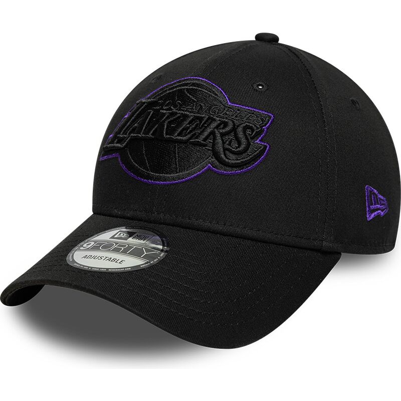 czapki-zakrzywiona-czarny-tasma-regulowana-9forty-outline-los-angeles-lakers-nba-new-era czapki-zakrzywiona-czarny-tasma-regulowana-9forty-outline-los-angeles-lakers-nba-new-era