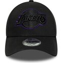 czapki-zakrzywiona-czarny-tasma-regulowana-9forty-outline-los-angeles-lakers-nba-new-era