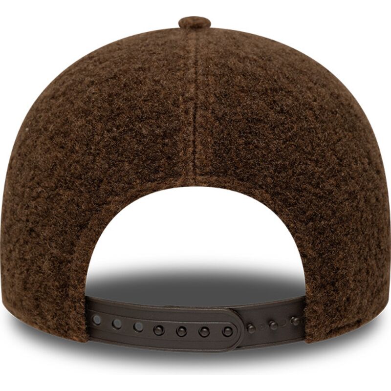 czapki-zakrzywiona-brazowy-snapback-9forty-winter-borg-new-york-yankees-mlb-new-era
