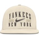 czapki-plaska-bezowy-dopasowany-dri-fit-true-structured-aero-bill-new-york-yankees-mlb-nike