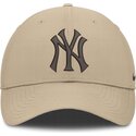 czapki-zakrzywiona-bezowy-tasma-regulowana-club-structured-uv-poly-ripstop-new-york-yankees-mlb-nike