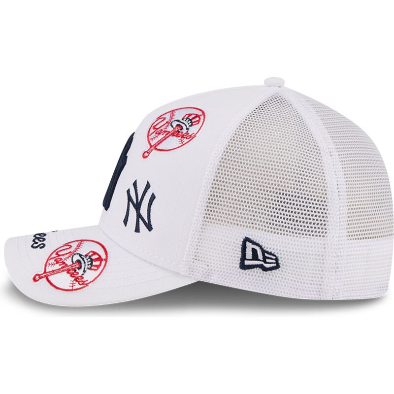 czapki-zakrzywiona-bialy-snapback-9forty-m-crown-a-frame-all-over-new-york-yankees-mlb-new-era