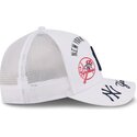 czapki-zakrzywiona-bialy-snapback-9forty-m-crown-a-frame-all-over-new-york-yankees-mlb-new-era