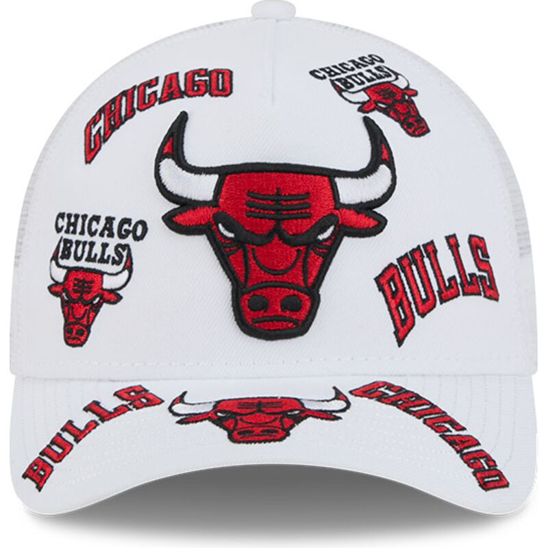czapki-zakrzywiona-bialy-snapback-9forty-m-crown-a-frame-all-over-chicago-bulls-nba-new-era
