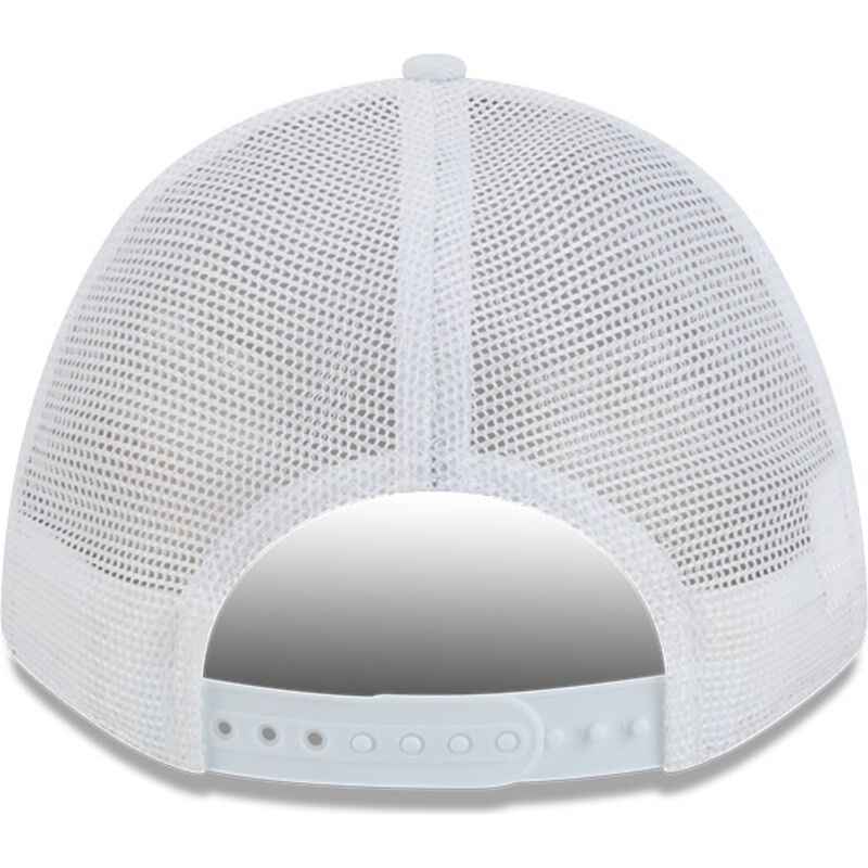 czapki-zakrzywiona-bialy-snapback-9forty-m-crown-a-frame-all-over-chicago-bulls-nba-new-era