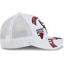 czapki-zakrzywiona-bialy-snapback-9forty-m-crown-a-frame-all-over-chicago-bulls-nba-new-era