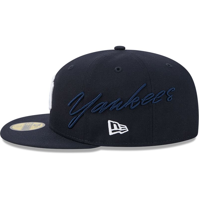 czapki-plaska-granatowy-dopasowany-59fifty-side-script-new-york-yankees-mlb-new-era czapki-plaska-granatowy-dopasowany-59fifty-side-script-new-york-yankees-mlb-new-era