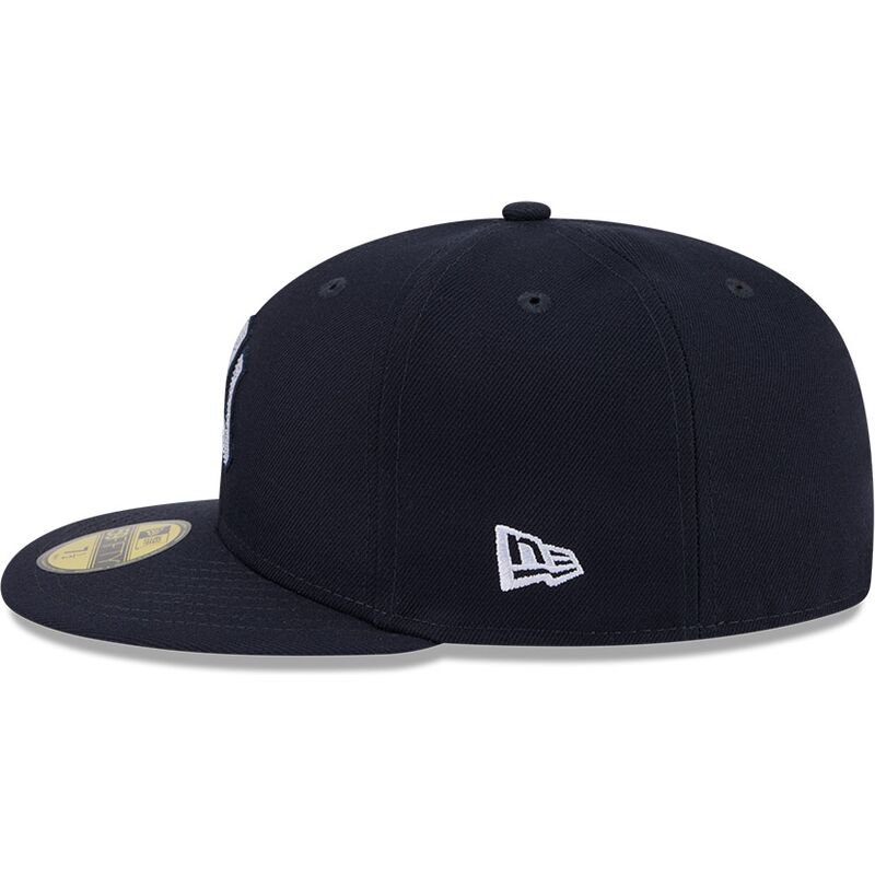 czapki-plaska-granatowy-dopasowany-59fifty-rhinestone-badge-new-york-yankees-mlb-new-era