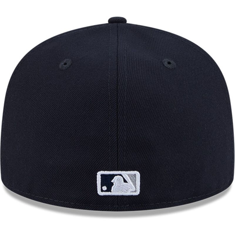 czapki-plaska-granatowy-dopasowany-59fifty-rhinestone-badge-new-york-yankees-mlb-new-era