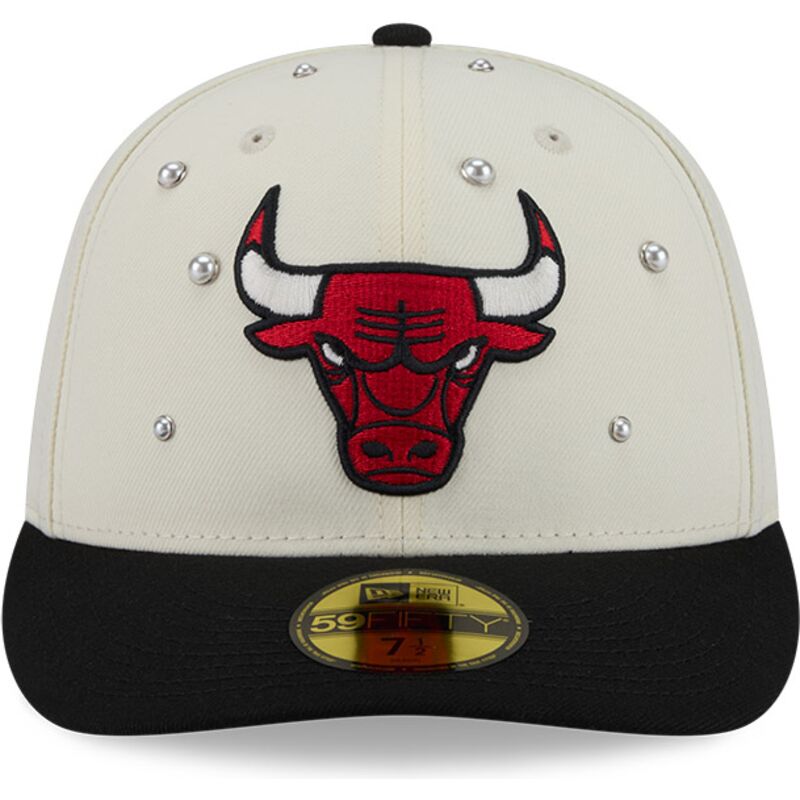 czapki-zakrzywiona-bezowy-dopasowany-59fifty-beads-na-lifestyle-f1-chicago-bulls-nba-new-era czapki-zakrzywiona-bezowy-dopasowany-59fifty-beads-na-lifestyle-f1-chicago-bulls-nba-new-era