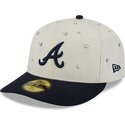 czapki-zakrzywiona-bezowy-dopasowany-59fifty-beads-na-lifestyle-f1-atlanta-braves-mlb-new-era