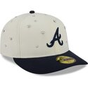 czapki-zakrzywiona-bezowy-dopasowany-59fifty-beads-na-lifestyle-f1-atlanta-braves-mlb-new-era
