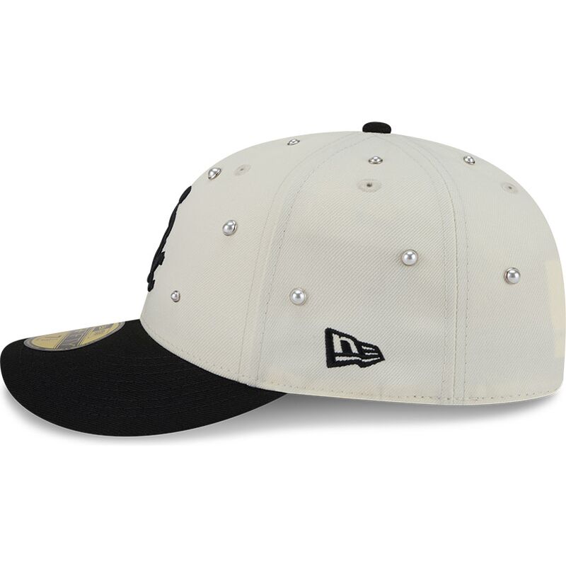 czapki-zakrzywiona-bezowy-dopasowany-59fifty-beads-na-lifestyle-f1-chicago-white-sox-mlb-new-era