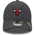 czapki-zakrzywiona-szary-tasma-regulowana-9forty-recycled-chicago-bulls-nba-new-era