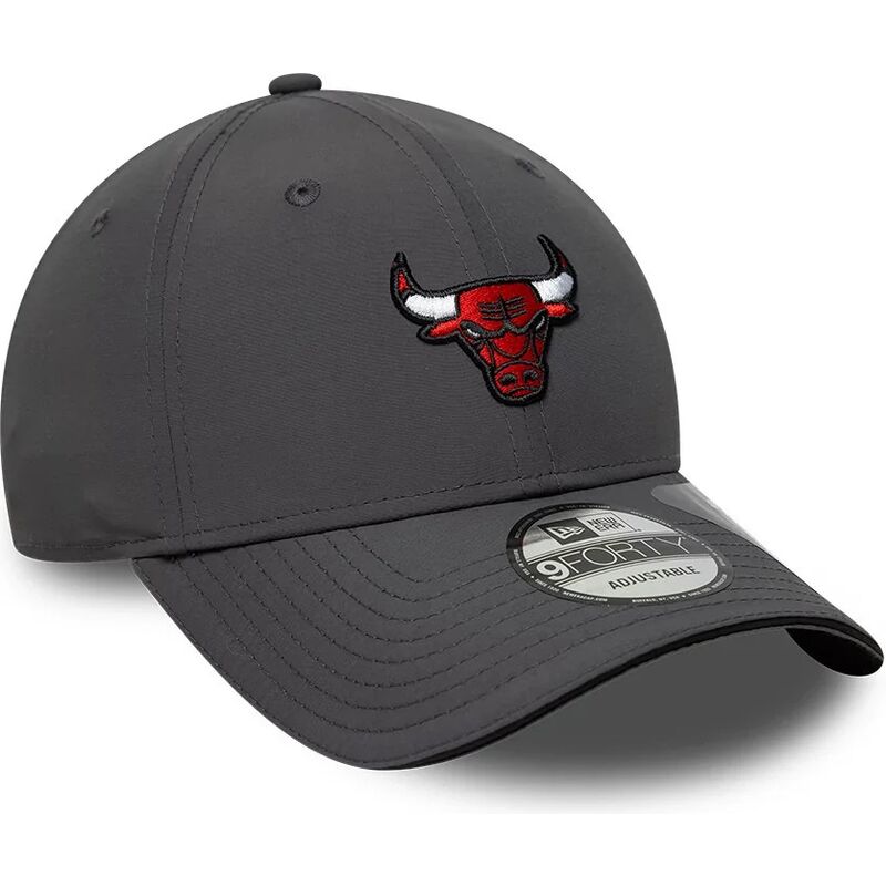 czapki-zakrzywiona-szary-tasma-regulowana-9forty-recycled-chicago-bulls-nba-new-era