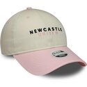 czapki-zakrzywiona-bezowy-tasma-regulowana-rosa-9twenty-newcastle-united-football-club-premier-league-new-era