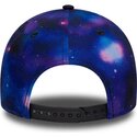 czapki-zakrzywiona-wielokolorowy-snapback-dla-dziecka-9forty-all-over-print-space-new-york-yankees-mlb-new-era