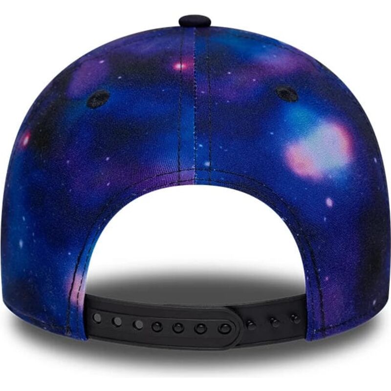 czapki-zakrzywiona-wielokolorowy-snapback-dla-dziecka-9forty-all-over-print-space-new-york-yankees-mlb-new-era