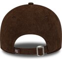 czapki-zakrzywiona-brazowy-tasma-regulowana-9twenty-cord-script-new-york-yankees-mlb-new-era