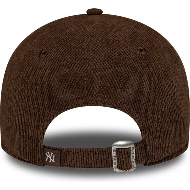 czapki-zakrzywiona-brazowy-tasma-regulowana-9twenty-cord-script-new-york-yankees-mlb-new-era
