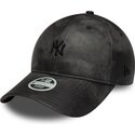 czapki-zakrzywiona-czarny-tasma-regulowana-9twenty-washed-pu-new-york-yankees-mlb-new-era