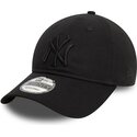 czarna-regulowana-czapka-z-zakrzywionym-daszkiem-z-czarnym-logo-9twenty-league-essential-new-york-yankees-mlb-new-era
