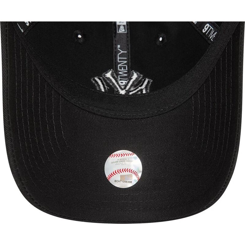 czarna-regulowana-czapka-z-zakrzywionym-daszkiem-z-czarnym-logo-9twenty-league-essential-new-york-yankees-mlb-new-era