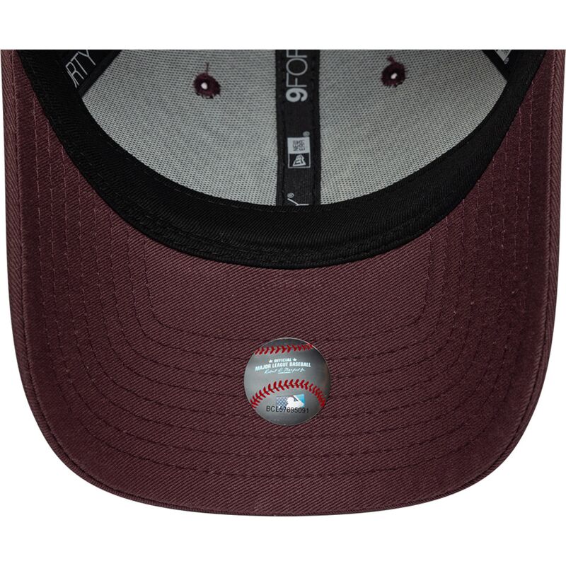 czapki-zakrzywiona-czerwony-tasma-regulowana-9forty-league-essential-new-york-yankees-mlb-new-era