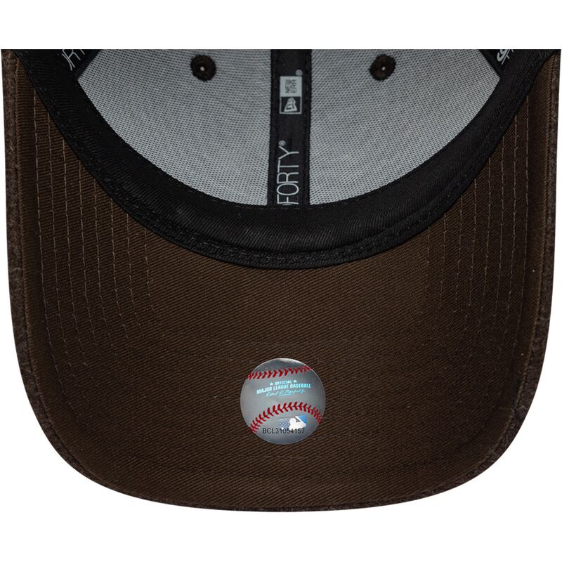 czapki-zakrzywiona-brazowy-snapback-9forty-winter-new-york-yankees-mlb-new-era